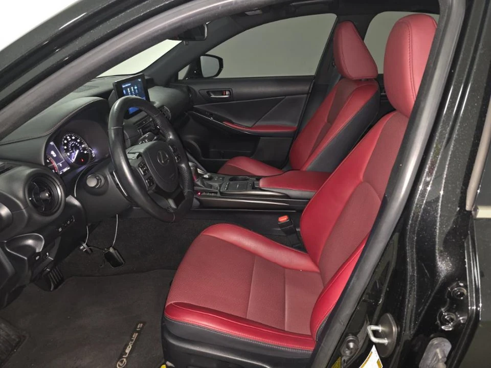 2024 Lexus IS - Image 4 of 10