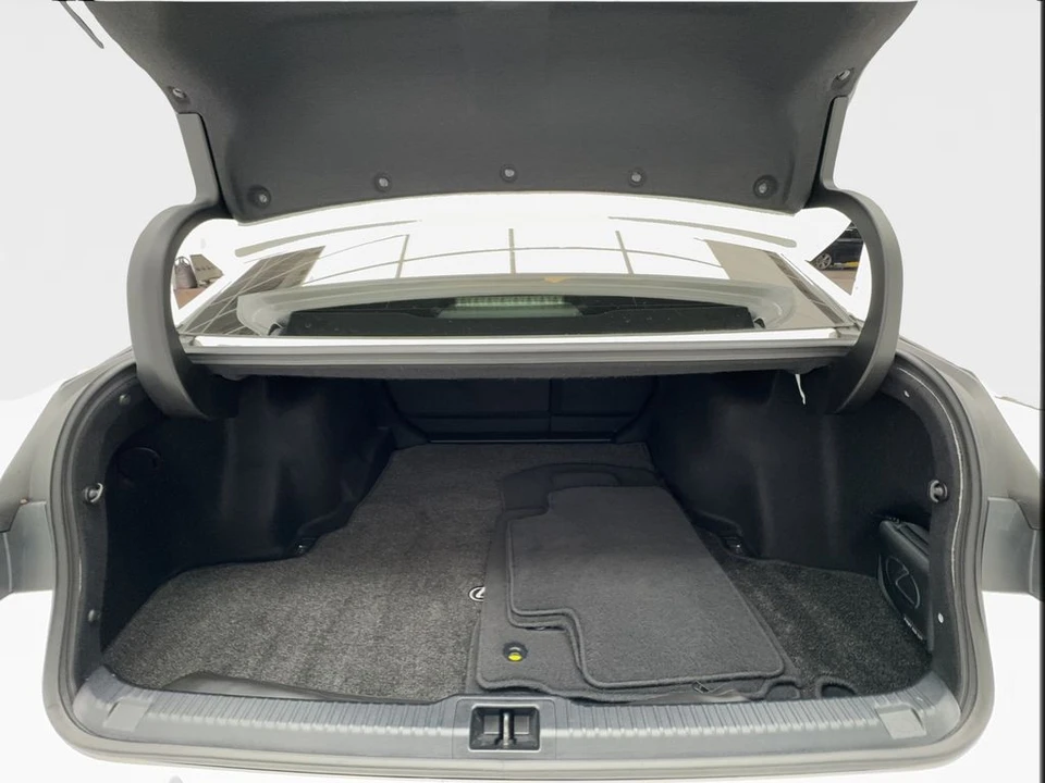 2024 Lexus IS 3rd Gen - Image 17 of 31