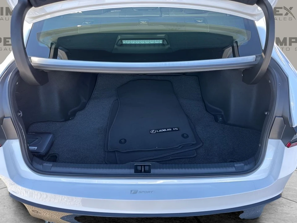 2024 Lexus IS 3rd Gen - Image 27 of 31