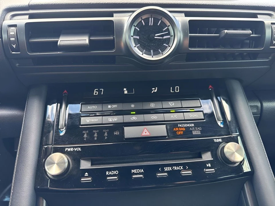 2024 Lexus IS 3rd Gen - Image 22 of 31