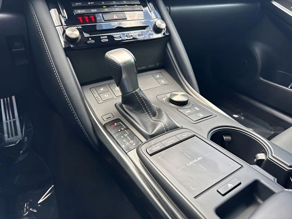 2024 Lexus IS 3rd Gen - Image 17 of 31