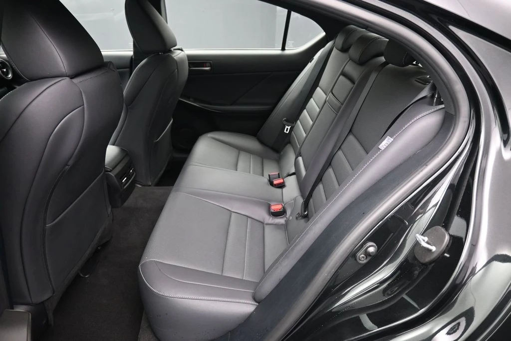 2024 Lexus IS 3rd Gen - Image 22 of 31