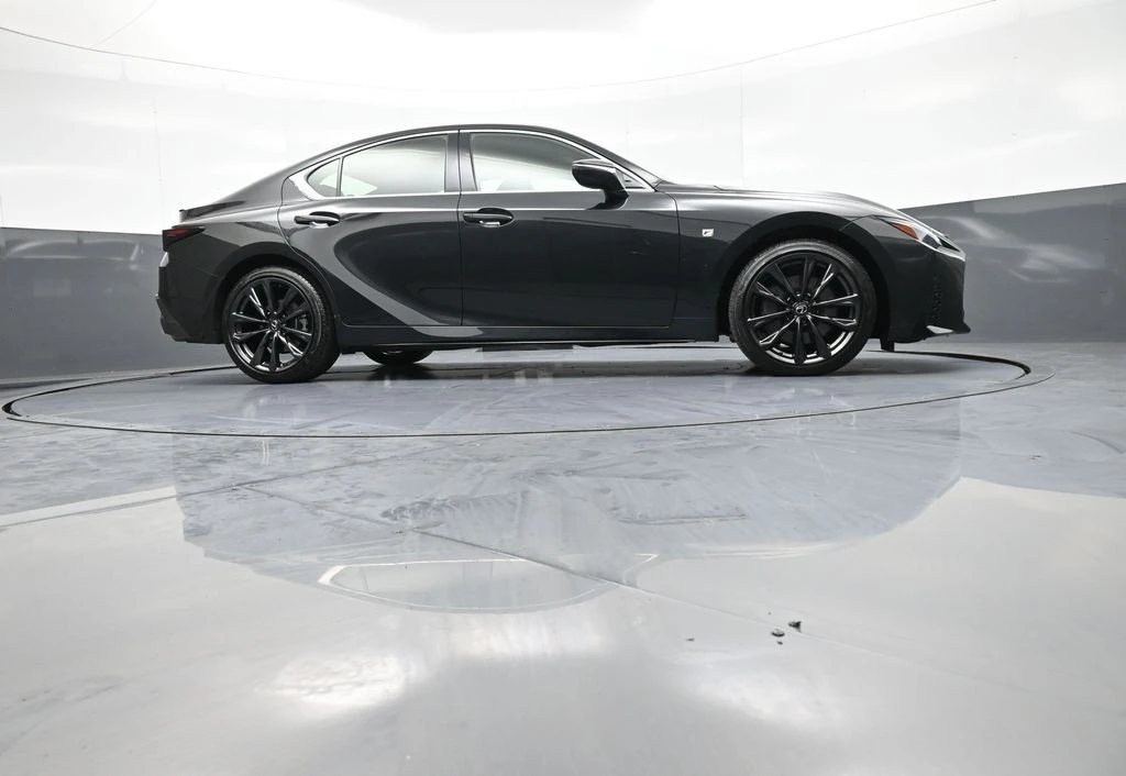 2024 Lexus IS 3rd Gen - Image 30 of 31