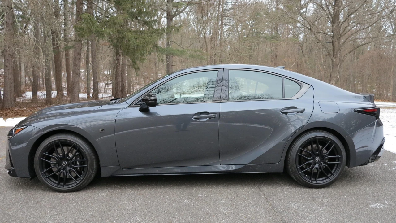 2024 Lexus IS 3rd Gen - Image 10 of 31