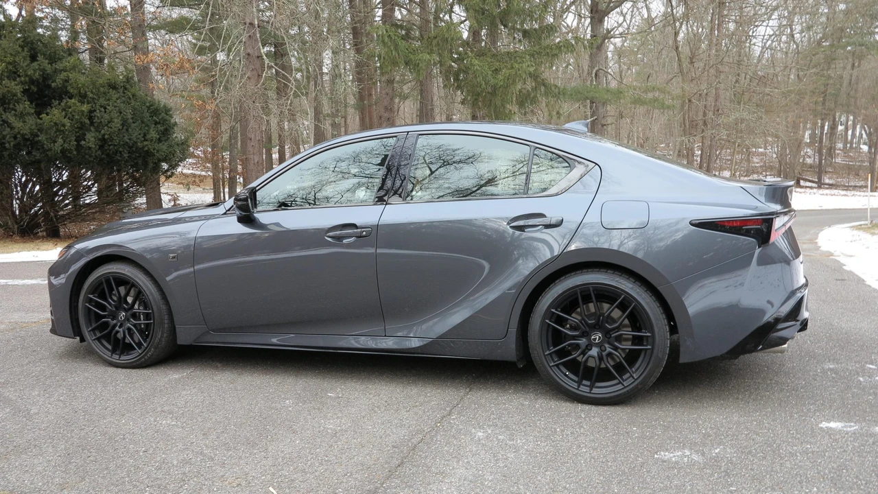 2024 Lexus IS 3rd Gen - Image 11 of 31