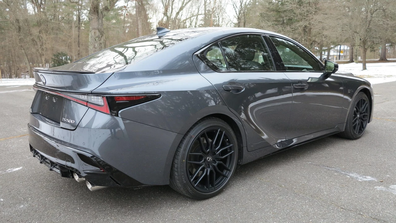 2024 Lexus IS 3rd Gen - Image 18 of 31