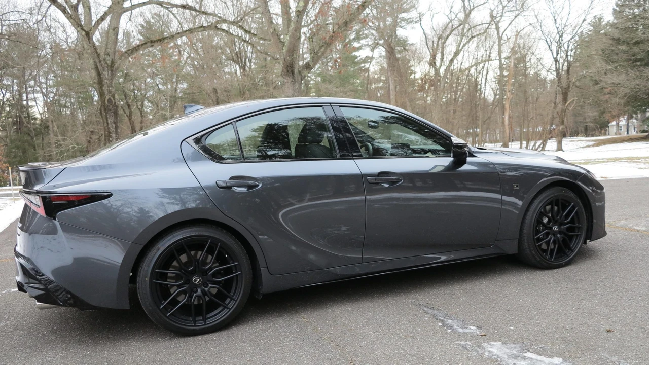 2024 Lexus IS 3rd Gen - Image 20 of 31