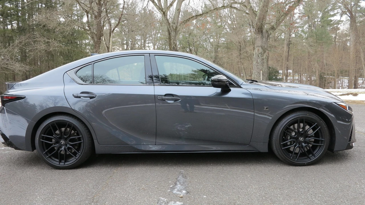 2024 Lexus IS 3rd Gen - Image 21 of 31