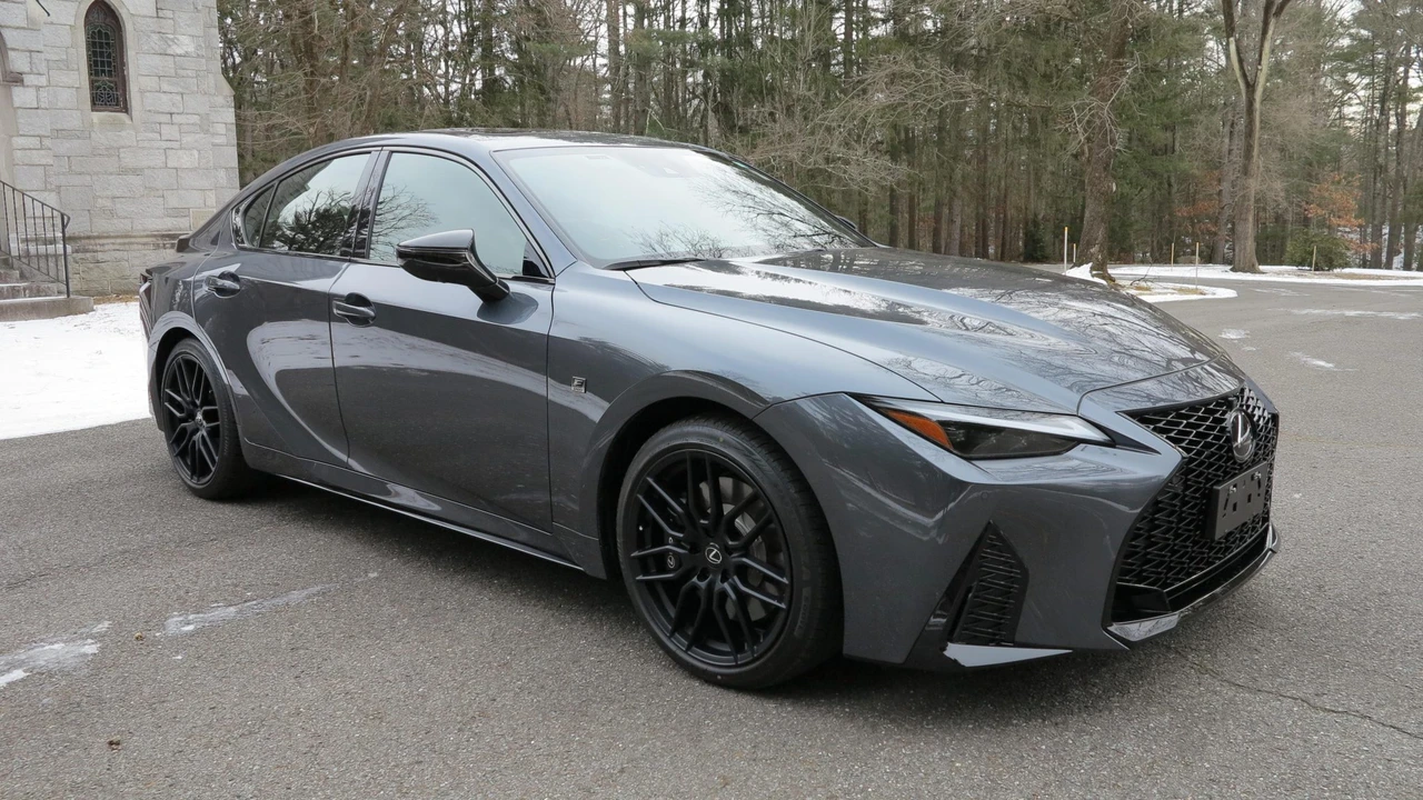 2024 Lexus IS 3rd Gen - Image 23 of 31