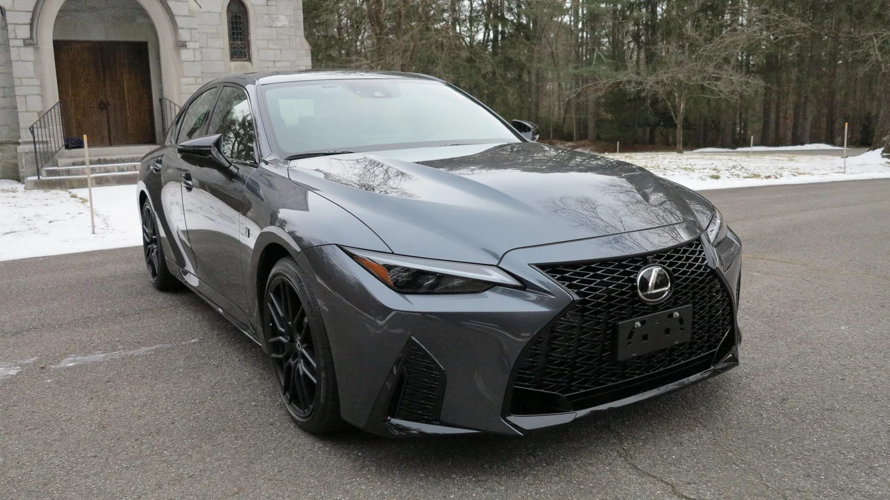 2024 Lexus IS 3rd Gen - Image 25 of 31