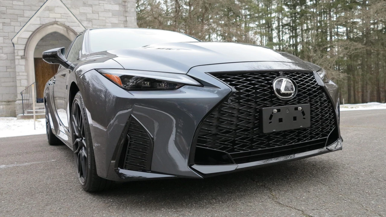 2024 Lexus IS 3rd Gen - Image 28 of 31