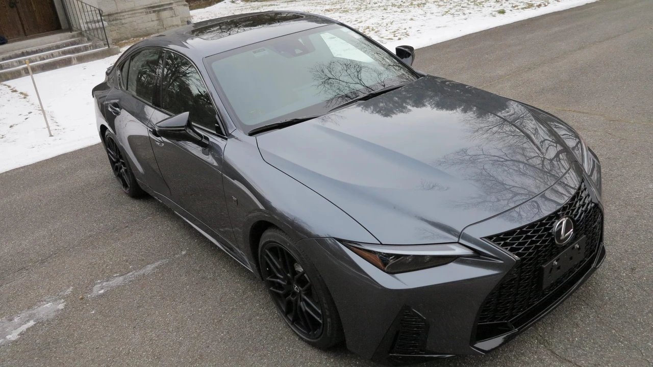 2024 Lexus IS 3rd Gen - Image 29 of 31