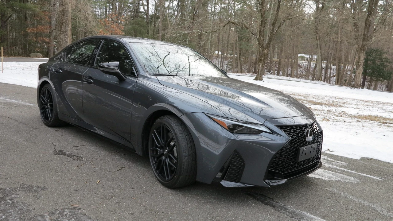2024 Lexus IS 3rd Gen - Image 24 of 31