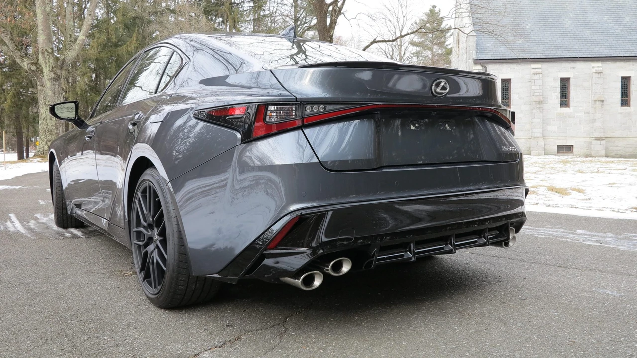 2024 Lexus IS 3rd Gen - Image 15 of 31