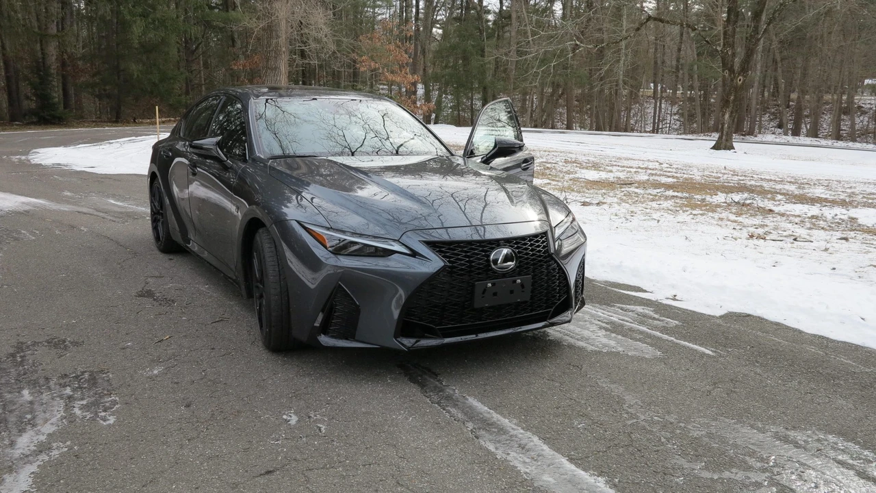 2024 Lexus IS 3rd Gen - Image 26 of 31