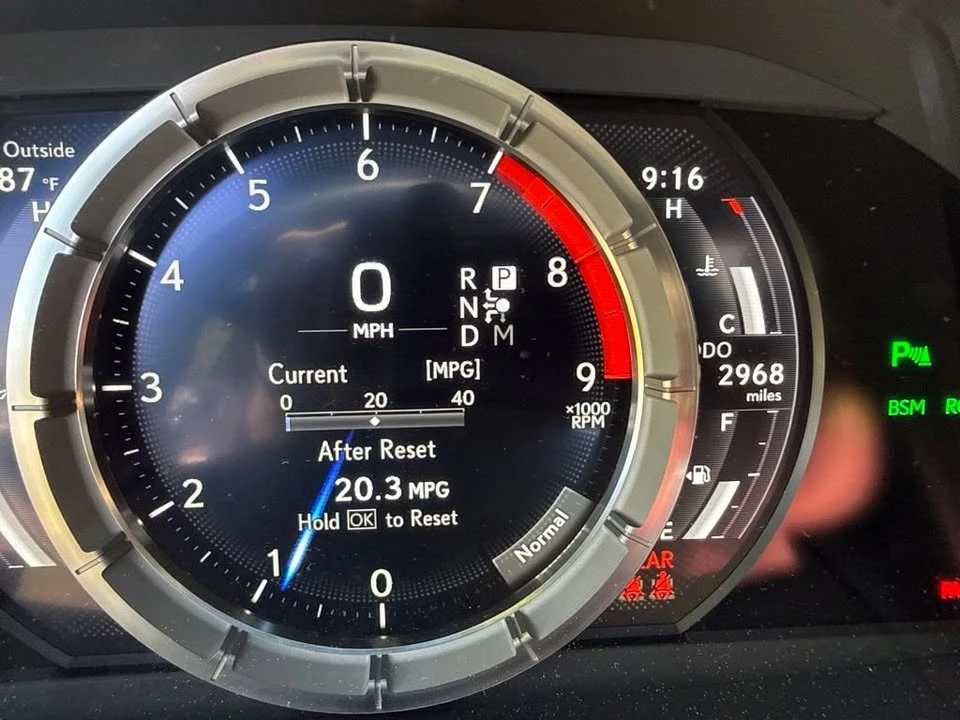 2024 Lexus LC - Image 10 of 10