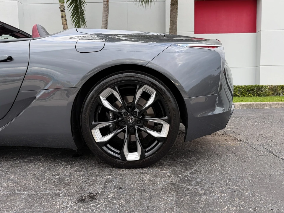 2024 Lexus LC - Image 17 of 21
