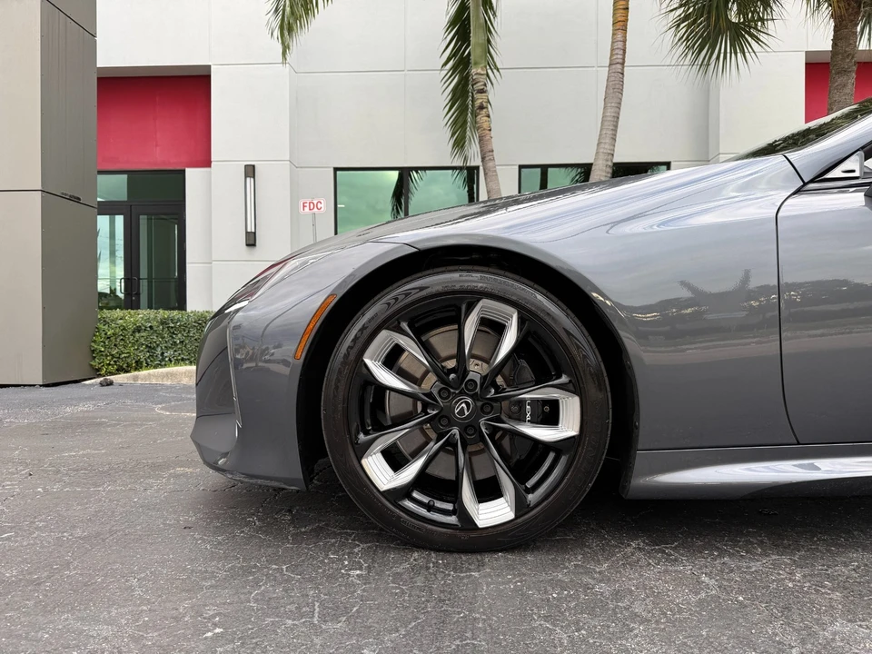 2024 Lexus LC - Image 18 of 21