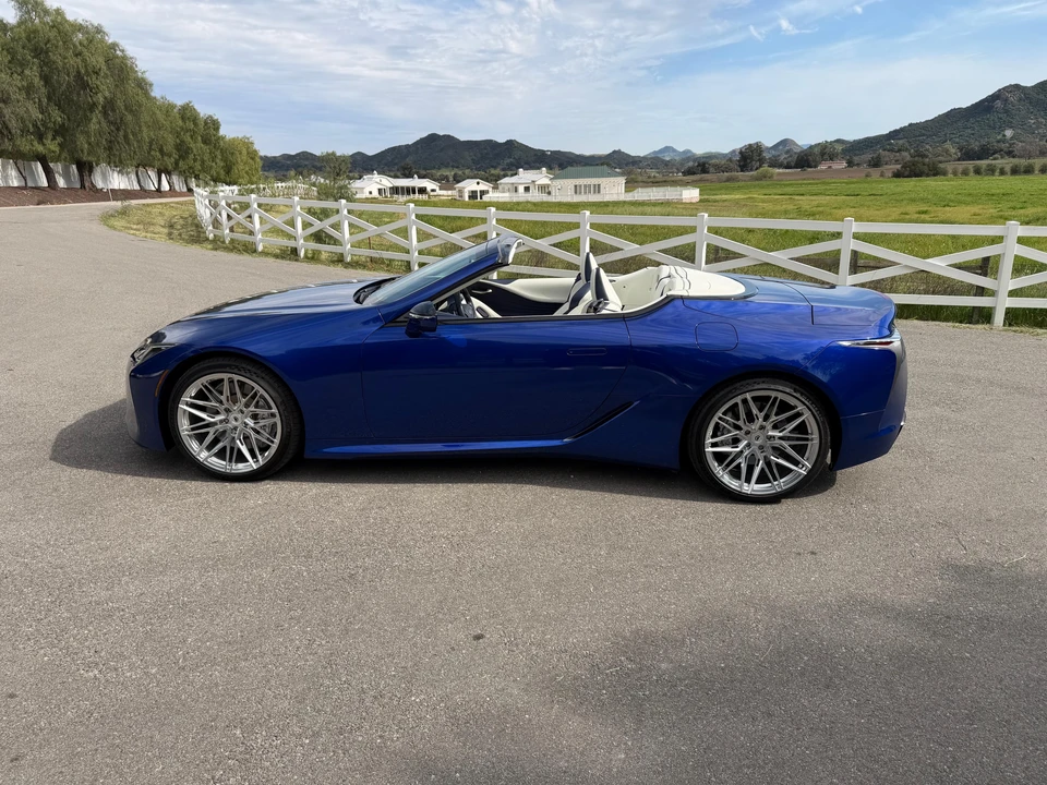 2024 Lexus LC - Image 14 of 31