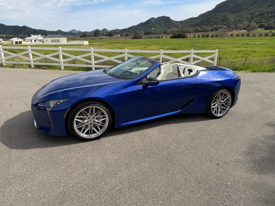 2024 Lexus LC - Image 11 of 31