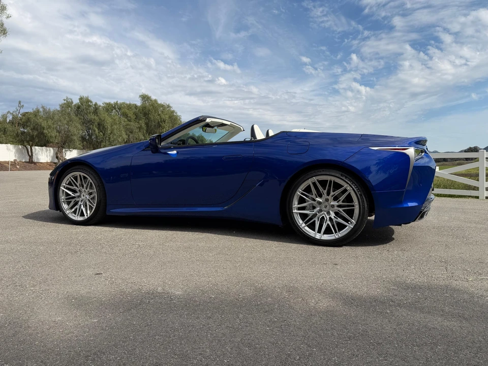 2024 Lexus LC - Image 16 of 31