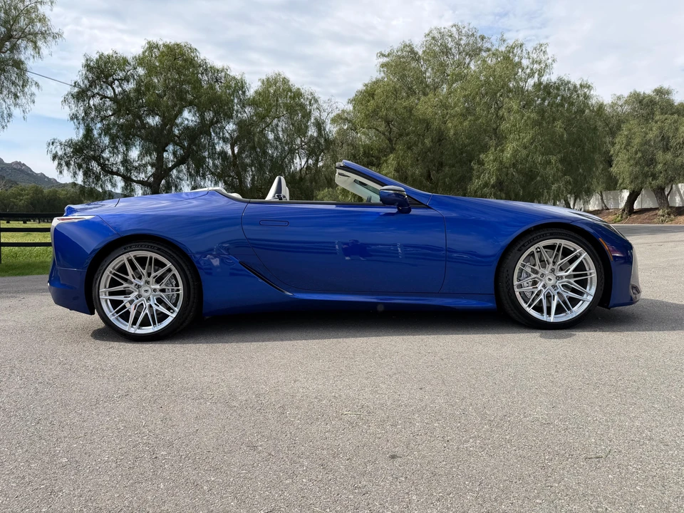 2024 Lexus LC - Image 28 of 31