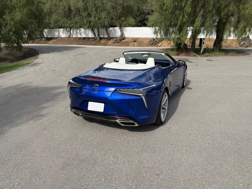 2024 Lexus LC - Image 25 of 31