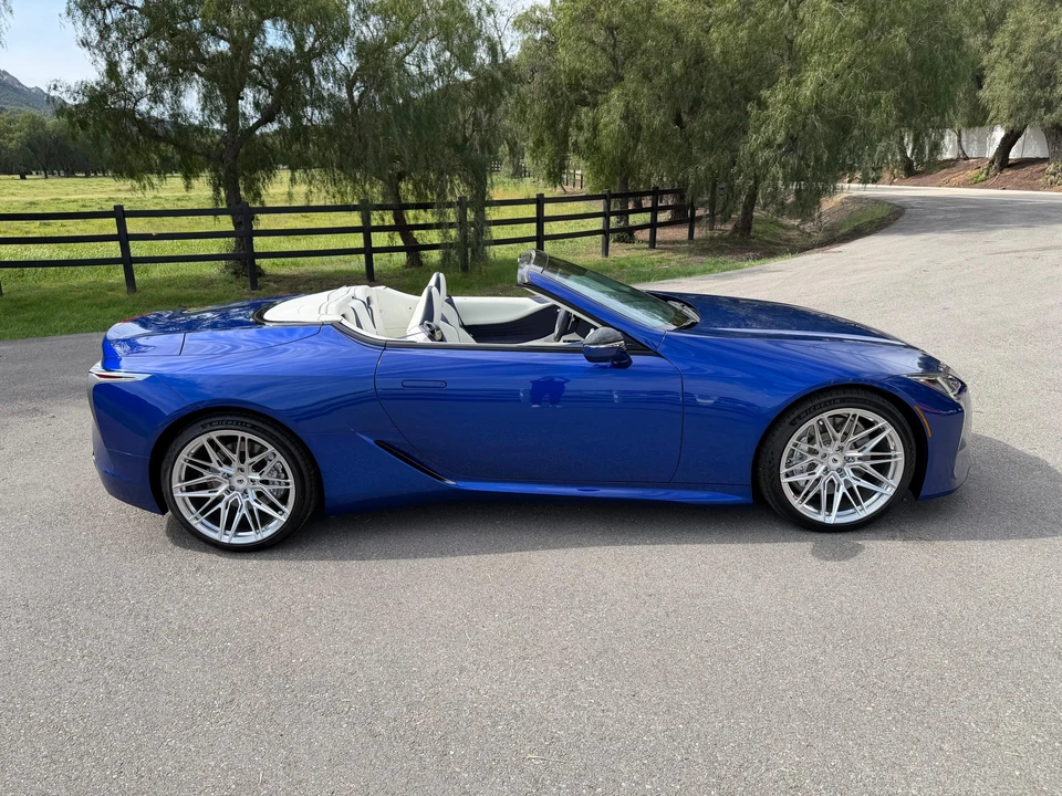 2024 Lexus LC - Image 27 of 31