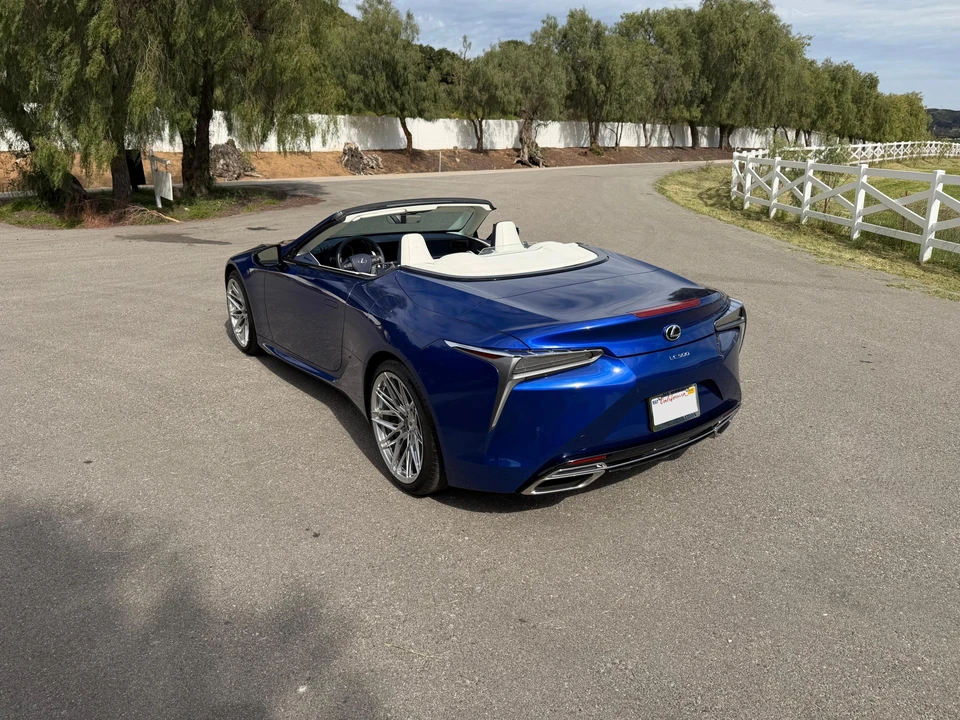 2024 Lexus LC - Image 19 of 31