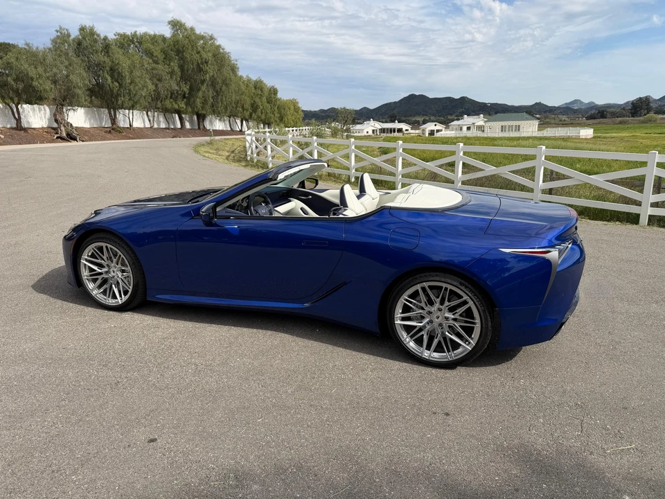 2024 Lexus LC - Image 15 of 31