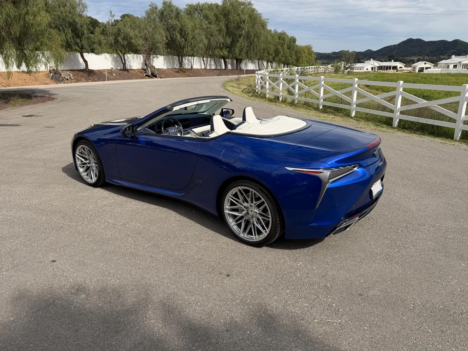2024 Lexus LC - Image 18 of 31
