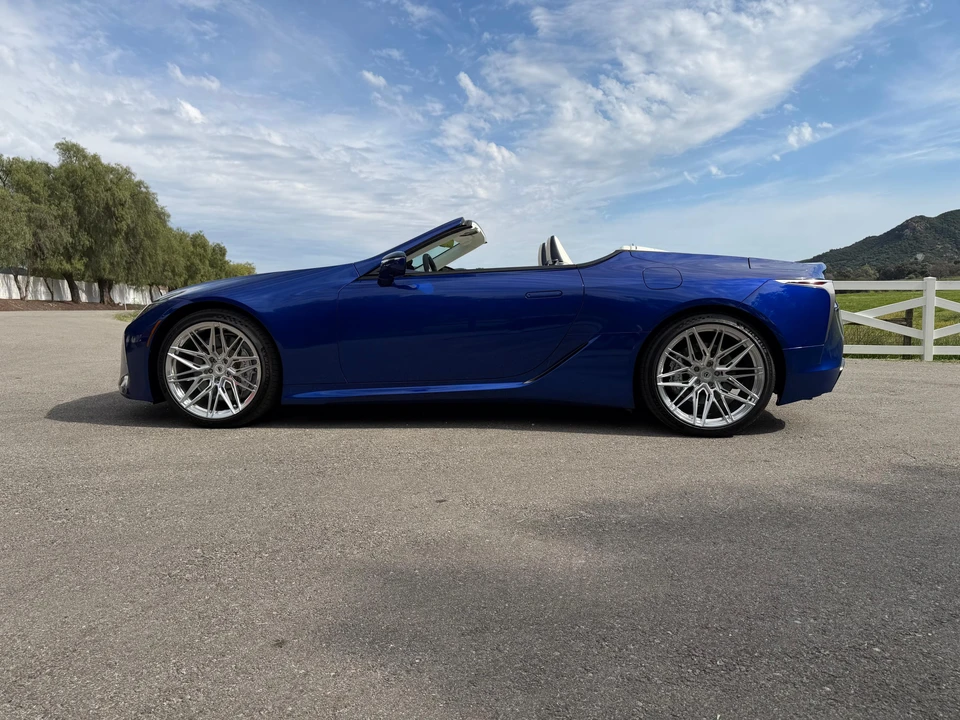 2024 Lexus LC - Image 13 of 31