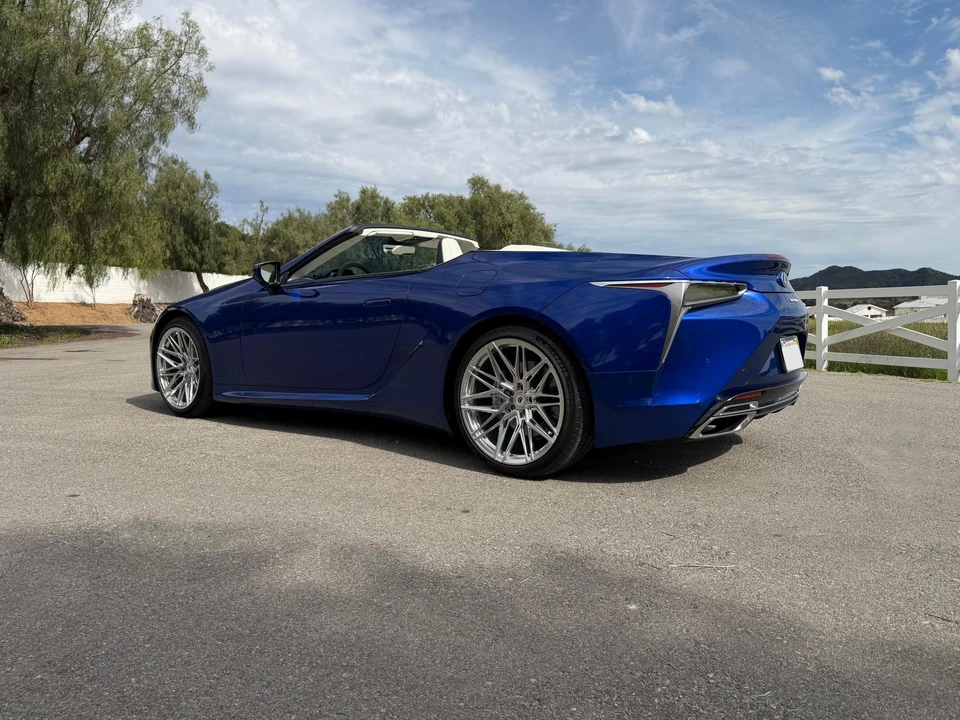 2024 Lexus LC - Image 17 of 31