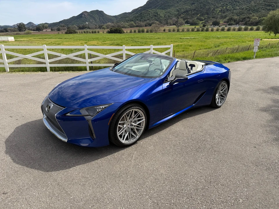 2024 Lexus LC - Image 10 of 31