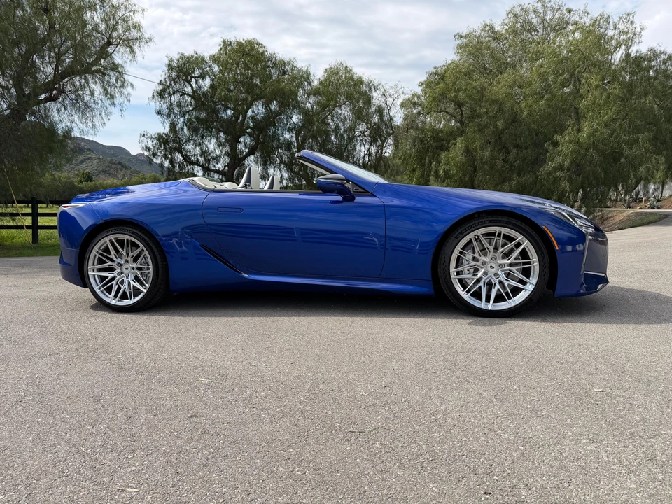 2024 Lexus LC - Image 29 of 31