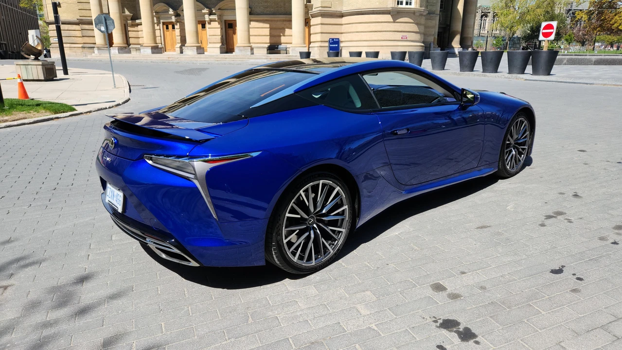 2024 Lexus LC - Image 19 of 31
