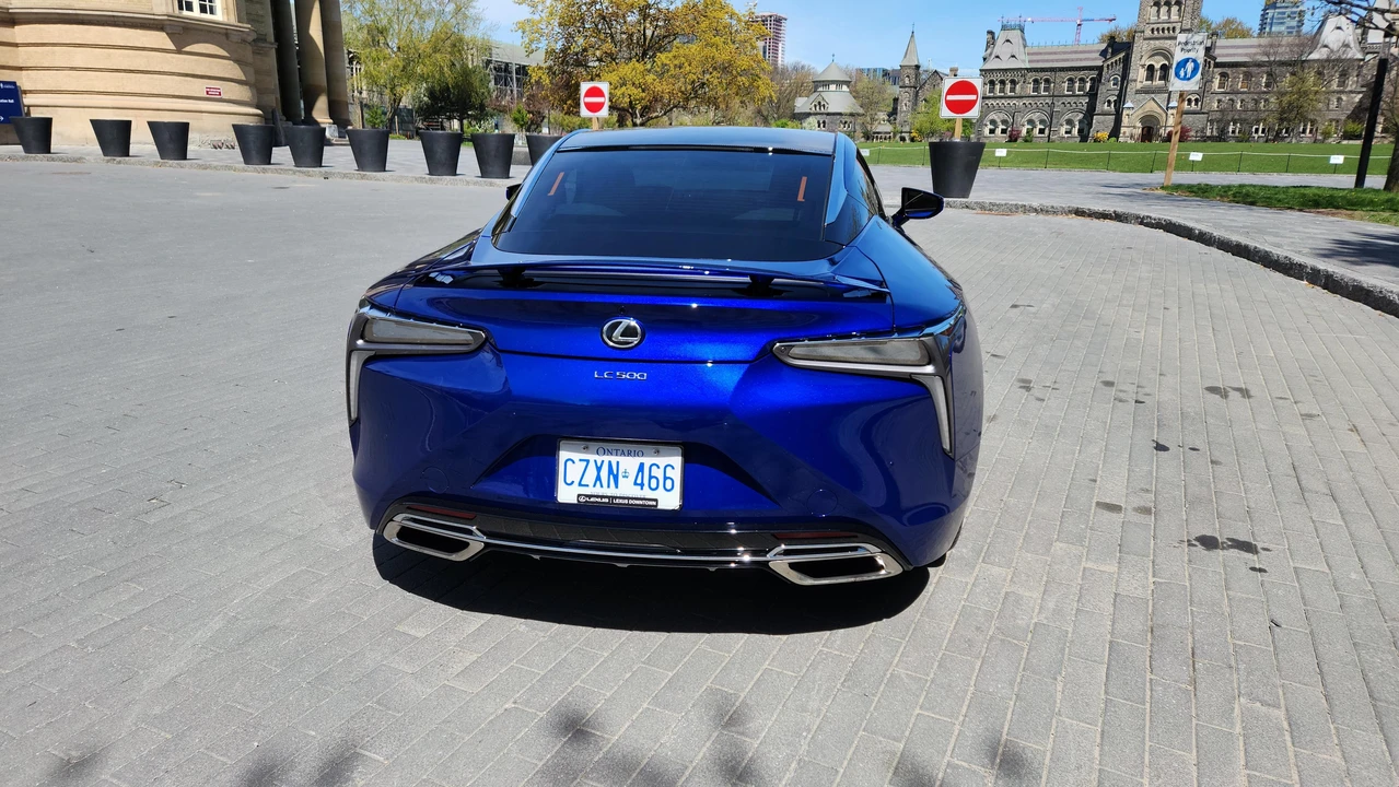 2024 Lexus LC - Image 17 of 31