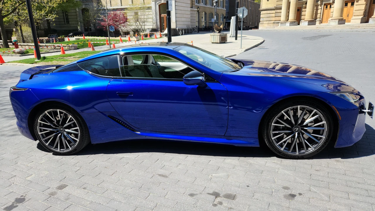 2024 Lexus LC - Image 20 of 31