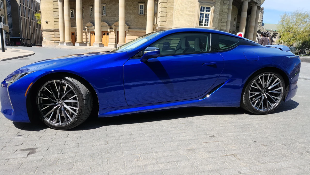 2024 Lexus LC - Image 11 of 31