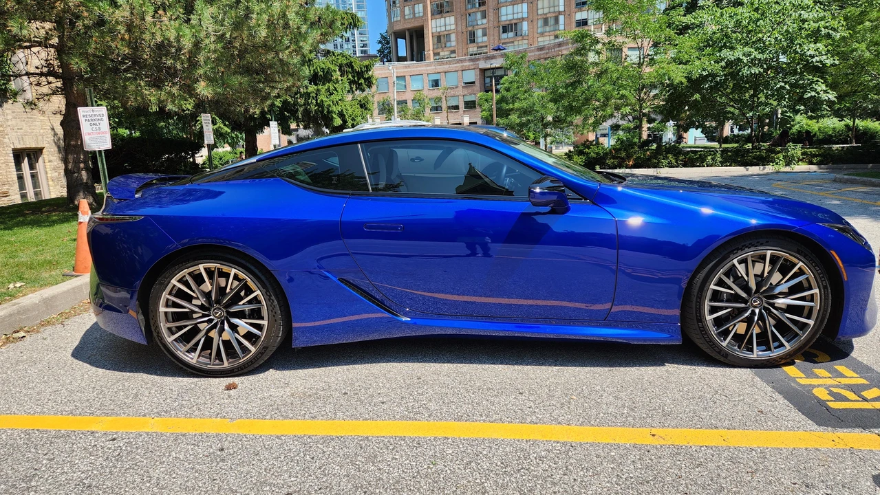 2024 Lexus LC - Image 21 of 31