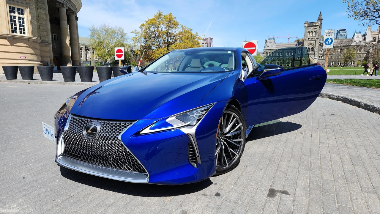 2024 Lexus LC - Image 23 of 31