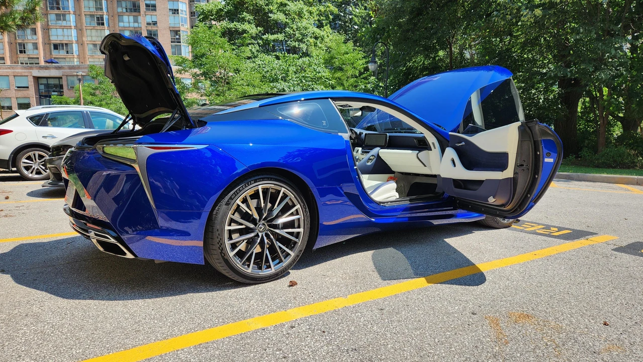2024 Lexus LC - Image 24 of 31