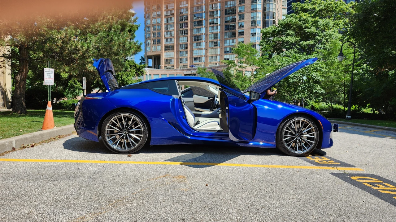 2024 Lexus LC - Image 25 of 31