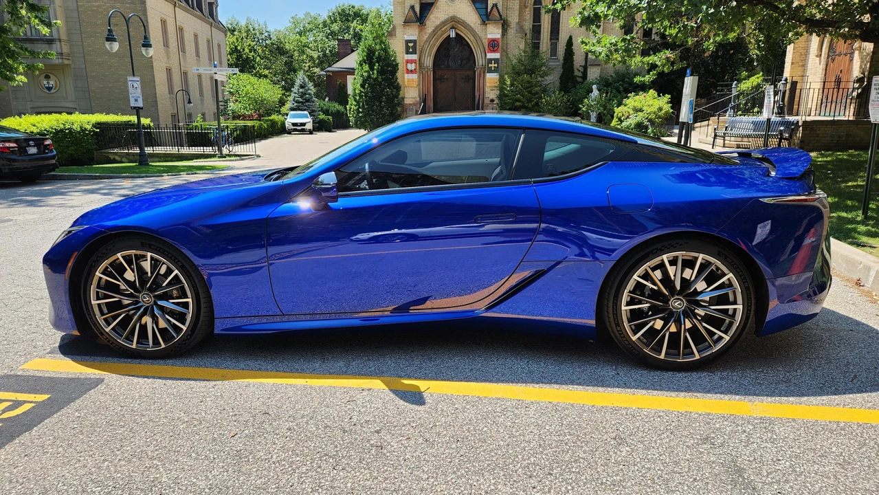 2024 Lexus LC - Image 12 of 31