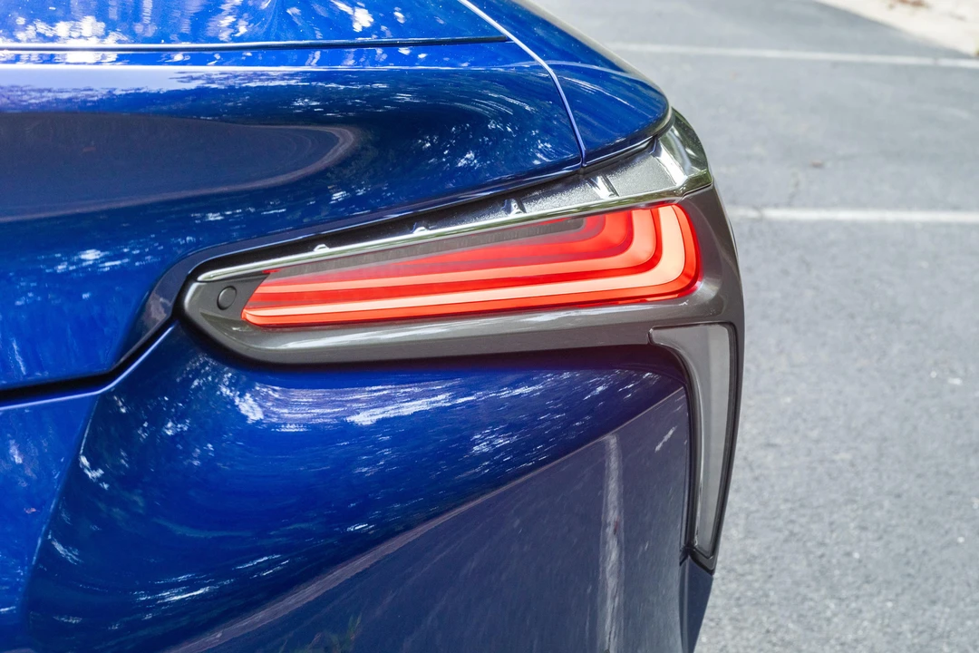 2024 Lexus LC - Image 16 of 31