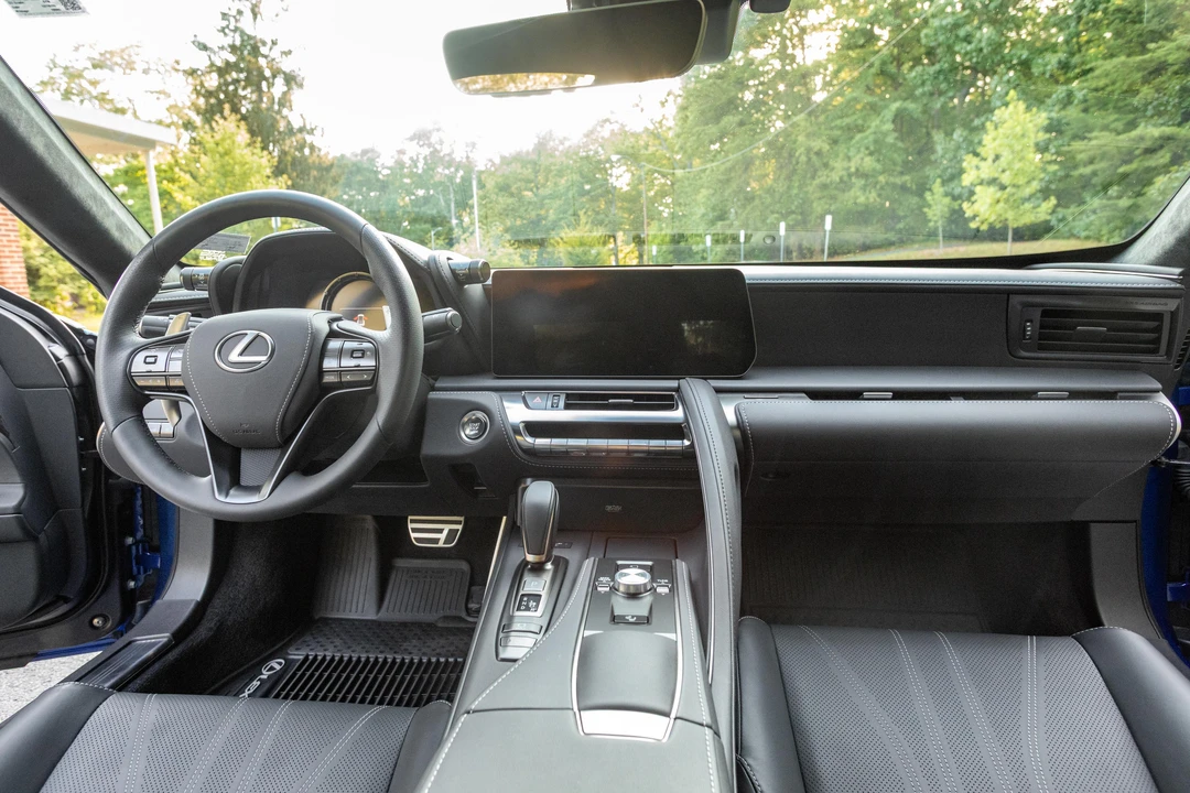 2024 Lexus LC - Image 23 of 31