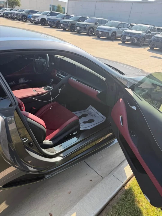 2024 Lexus LC - Image 14 of 19