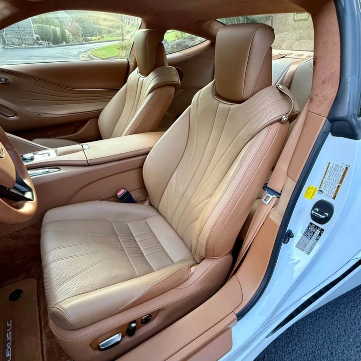 2024 Lexus LC - Image 17 of 20