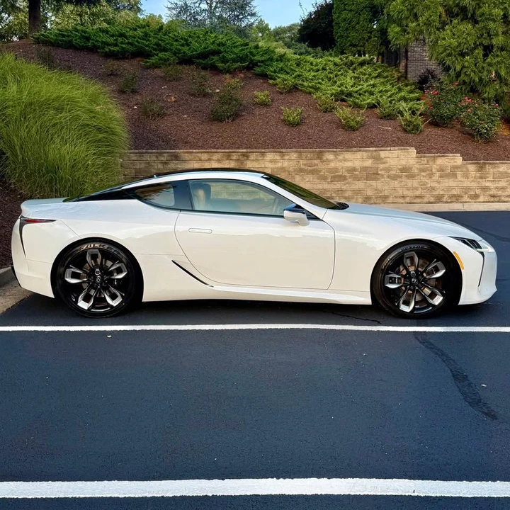 2024 Lexus LC - Image 9 of 20