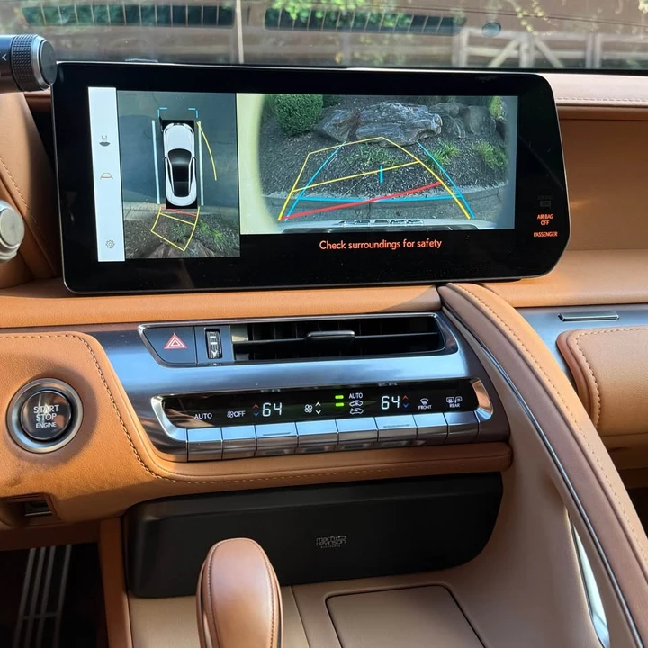 2024 Lexus LC - Image 18 of 20